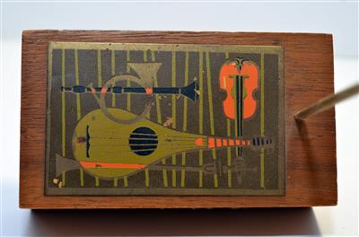 Маятниковые весы на деревянном основании с изображением музыкальных инструментов фото #3